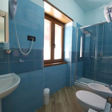 Relais Piazza Garibaldi Konukevi *